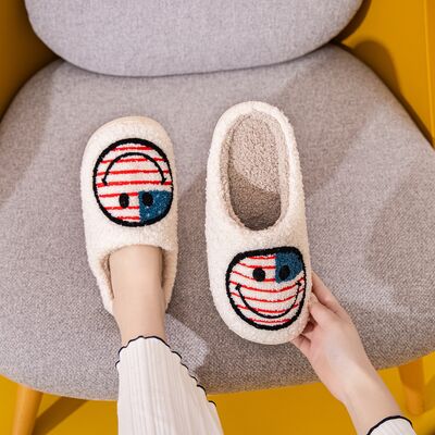 BE. Melody USA Smiley Face Slippers